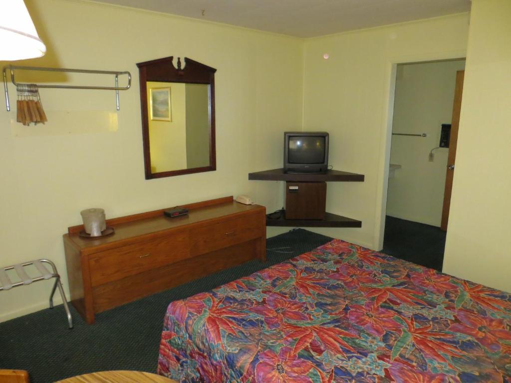 Starlite Budget Inn Mackinaw City Room photo